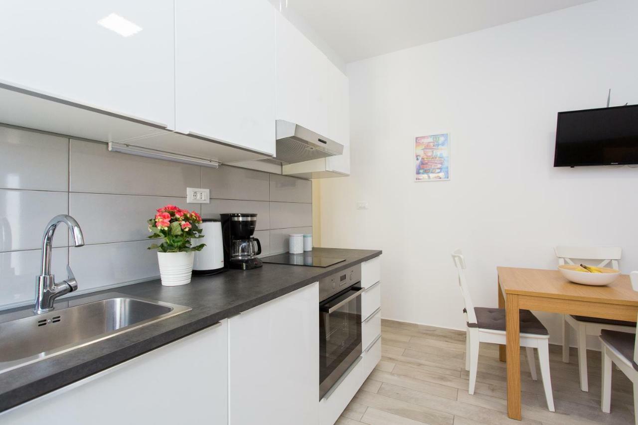 Apartments Pinery Makarska Eksteriør bilde